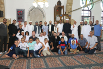 بالصور: المئات يؤدون صلاة عيد الفطر السعيد في مسجد حسن بك بمدينة يافا,فيديو